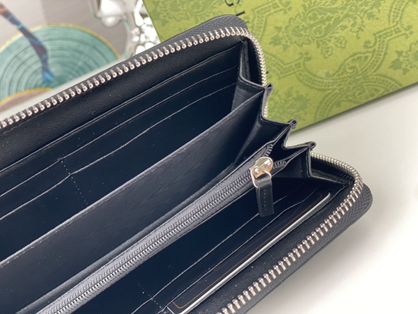 グッチ財布コピー着用イメージ